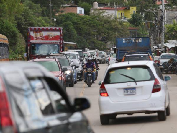 Por la capital circulan más de 800,000 vehículos, sin embargo, su infraestructura vial solo tiene capacidad para 250,000, es decir, el triple de lo que corresponde.