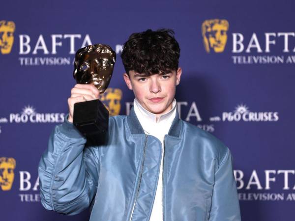 Con 142 millones de visualizaciones y solo superada por 'Miércoles', la serie rodada en plano secuencia confirma su dominio en los premios televisivos británicos más importantes del año.