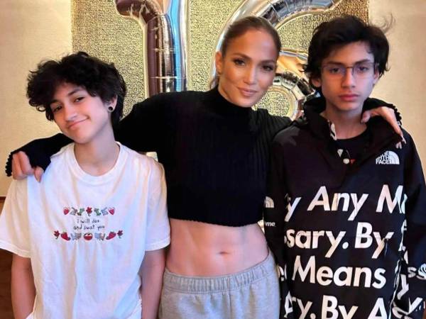 Una tormenta de nieve en Nueva York fue el telón de fondo del nacimiento de los mellizos Muñiz hace exactamente 18 años. Este fin de semana, Jennifer López recordó ese momento con una publicación que no tiene nada de protocolar ni de estrategia de imagen... lo tiene todo de madre.