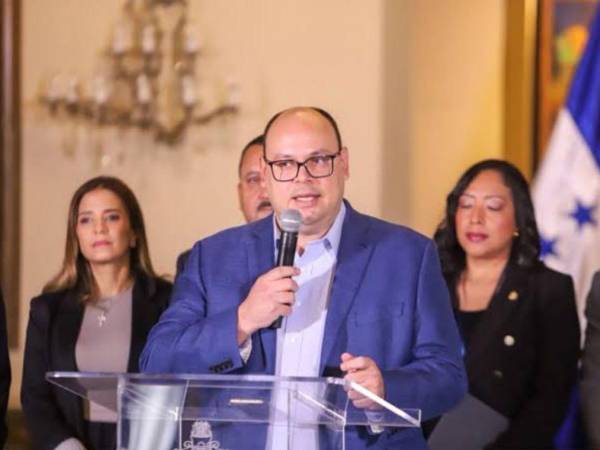 Héctor Corrales, comisionado de la Comisión Reguladora de Energía Eléctrica (CREE).