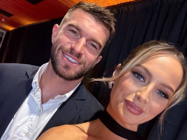 Michelle Peters tiene 32 años, es fotógrafa profesional especializada en bodas y eventos, y dirige su propio emprendimiento con sede en Wellington, Nueva Zelanda, donde vive junto a Tim Payne, el futbolista que pasó de ser prácticamente un desconocido a sumar más de 4.5 millones de seguidores en Instagram en menos de una semana.