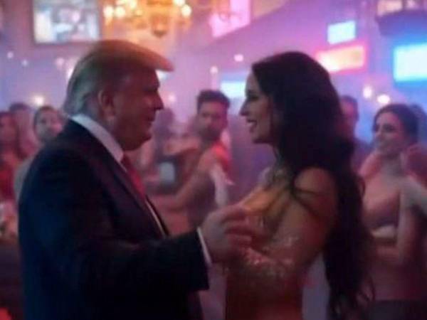 Las imágenes contrastan la devastación actual de Gaza con escenas de modernos rascacielos, hoteles y mercados turísticos.