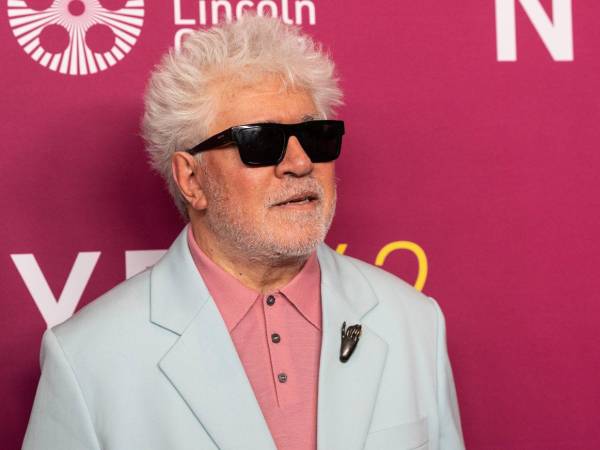 El director de 'Hable con ella', 'Átame' o 'La flor de mi secreto' ha reivindicado que su cine es hijo de la libertad y que sin democracia nunca hubiera podido rodar su arte.