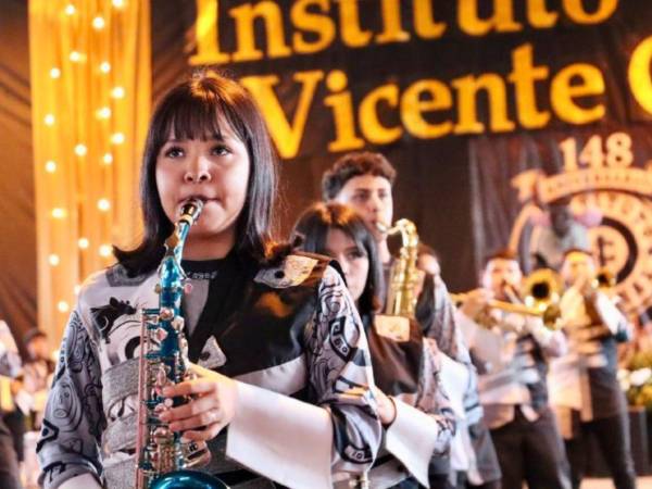 El Instituto Central Vicente Cáceres conmemoró sus 148 años de fundación con una jornada en la que estudiantes y docentes combinaron presentaciones artísticas, expresiones culturales y muestras de talento para celebrar la historia de uno de los centros educativos con mayor trayectoria del país.