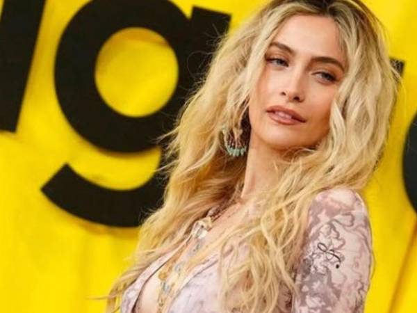 Lejos de quedar atrapada en el mito, ha conseguido dibujar una identidad propia, donde la música y la moda se convierten en brújula.