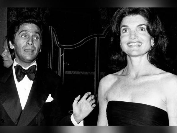 Valentino Garavani, el último de los grandes diseñadores de la moda, falleció este lunes 19 de enero en Roma a los 93 años tras una larga carrera que le convirtió en el gran maestro de la elegancia y en todo un referente para varias generaciones de diseñadores.