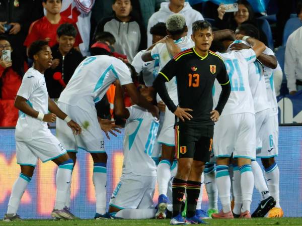 Una mejor versión de Hondurassaca su garra catracha en empate ante Perú en debut de Molina