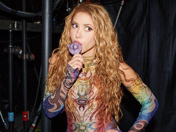 Shakira lleva su gira Las mujeres ya no lloran a todo el mundo con un concierto gratis y una iniciativa para capacitar a un millón de latinas en IA.