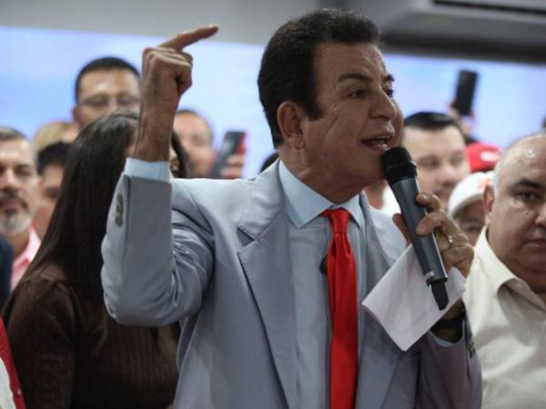 El candidato presidencial del Partido Liberal (PL), Salvador Nasralla, cuestionó este martes -9 de diciembre- el proceso del escrutinio y aseguró que ha tenido muchas “inconsistencias”.