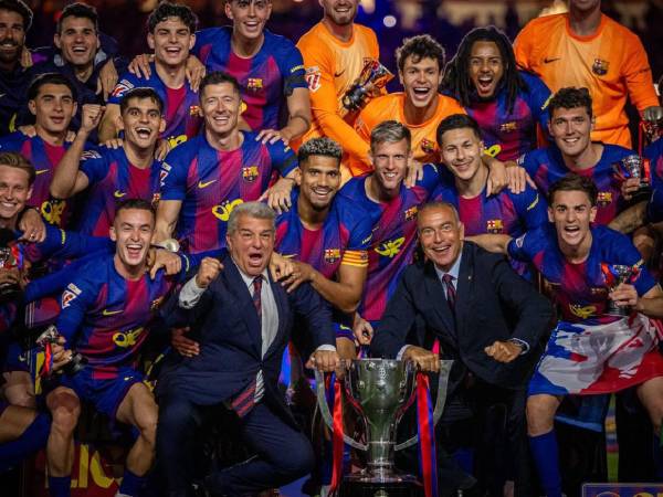 Se va ganando tres Ligas Españolas, una Copa de Rey y tres Supercopas de España.