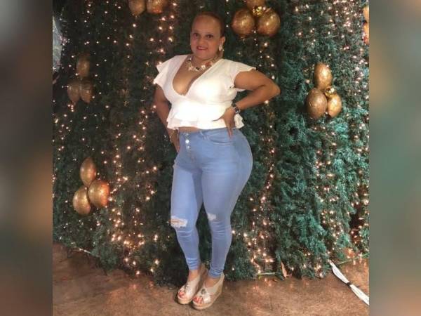 Una mujer identificada como Heidy Rodríguez Cano, de aproximadamente 40 años, falleció este viernes en un centro asistencial, tras un atentado armado registrado el pasado jueves en la colonia Ramón Amaya Amador de Olanchito. ¿Qué se sabe del crimen? A continuación los detalles.