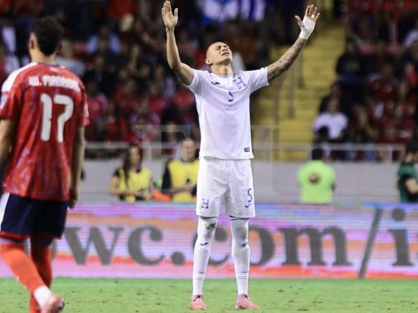 Kervin Arriaga fue uno de los jugadores que jugó todo el partido ante Costa Rica pero no pudieron marcar.