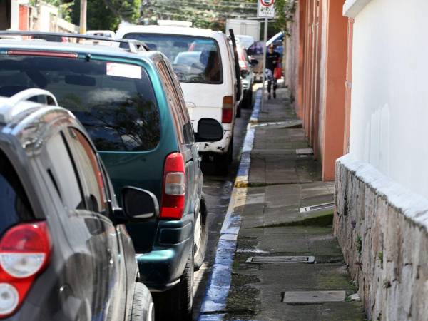 Hondureños aseguran que la implementación de proyectos de parquimetros en la capital podría buena opción para ordenar el tráfico vial.