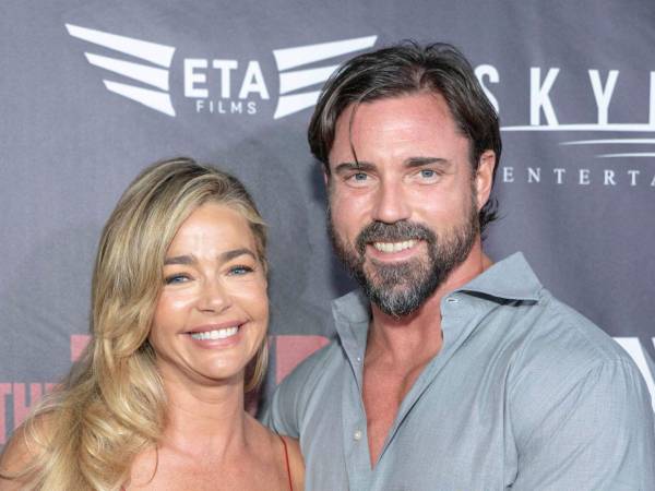 El divorcio entre Denise Richards y Aaron Phypers entró en una nueva fase de confrontación luego de que la actriz presentara pruebas gráficas para sustentar su denuncia por daños a la propiedad que compartieron en Calabasas.