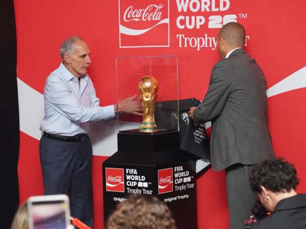 La Copa del Mundo hace su recorrido en diferentes paises previo al inicio del Mundial.