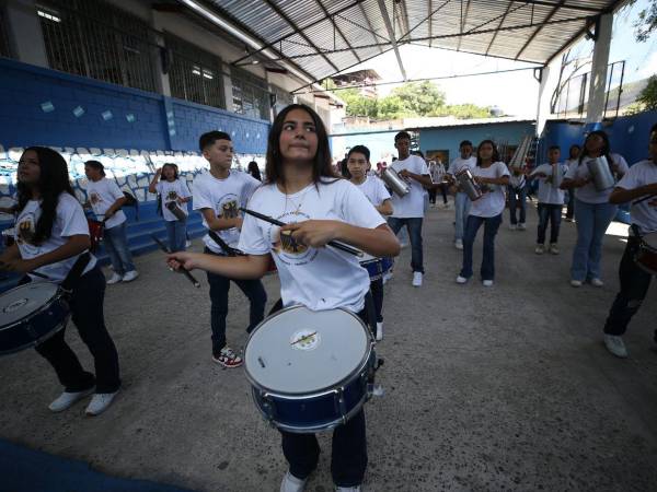 Los desfiles de los centros educativos de nivel básico se llevarán a cabo el próximo sábado 13 de septiembre de 2025 en diferentes ciudades del país.
