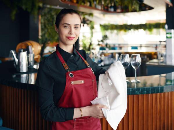 Operadores turísticos demandan la aprobación de esta ley, ya que por el verano y el feriado de Semana Santa contratan personal adicional para atender a los turistas, por ejemplo, meseros.