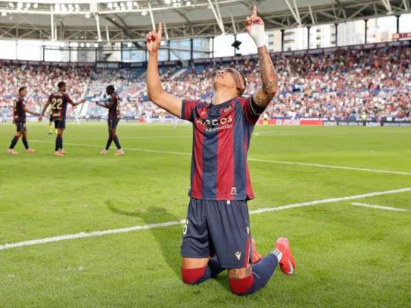 El hondureño Kervin Arriaga aportó un golazo en importante triunfo del Levante que sigue con las esperanzas de seguir en LaLiga de España