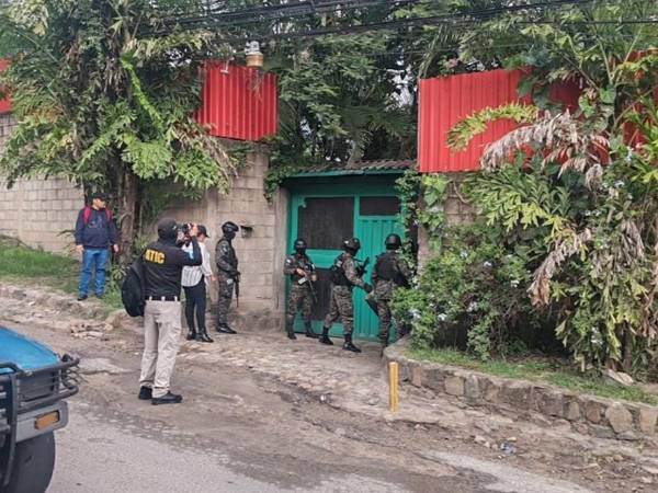 Autoridades del Ministerio Público ejecutan este viernes -29 de agosto- allanamientos en Francisco Morazán y Comayagua como parte del caso COMIXMUL, además realizan capturas y aseguran tres domicilios.