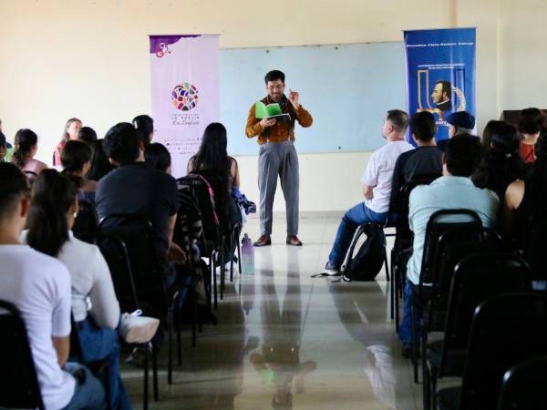 La programación del X Festival Internacional de Poesía Los Confines continuó la tarde de este viernes 29 de mayo con una nueva lectura de poesía que unificó voces de Latinoamérica y Europa.