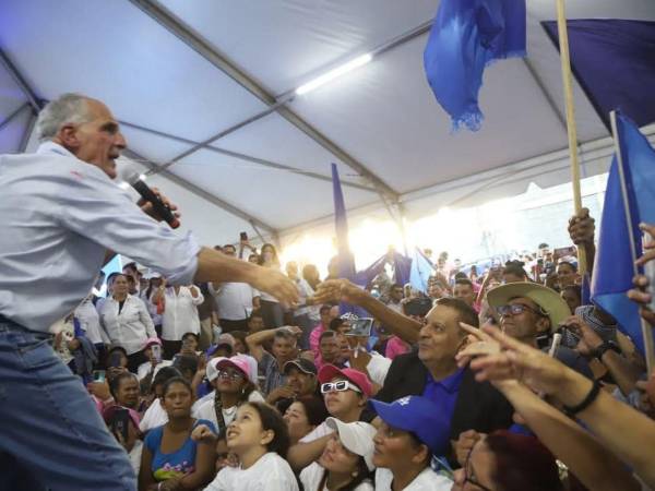 Nasry ‘’Tito’’ Asfura, precandidato del Partido Nacional, realizó su cierre de campaña en Tegucigalpa