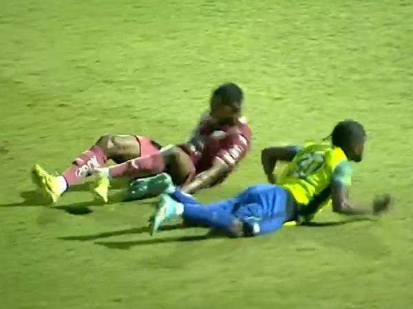 Romario da Silva sufre terrible lesión; se rompe el tobillo en juego de Motagua