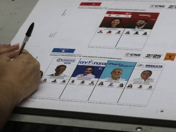 Imagen tomada el 9 de febrero en una de las empresas donde se imprimirán las papeletas para estas elecciones en Honduras.