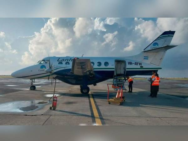 El avión Jetstream 32, con matrícula HR‑AYW, tenía capacidad para 19 pasajeros. El piloto del vuelo LNH-018 externó con un amigo la falta de mantenimiento de la aeronave.