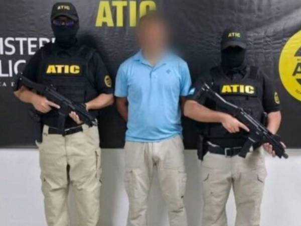 Por estos hechos, Moncada sería acusado por los supuestos delitos de violación agravada continuada, provocación sexual y tratos crueles, inhumanos o degradantes.