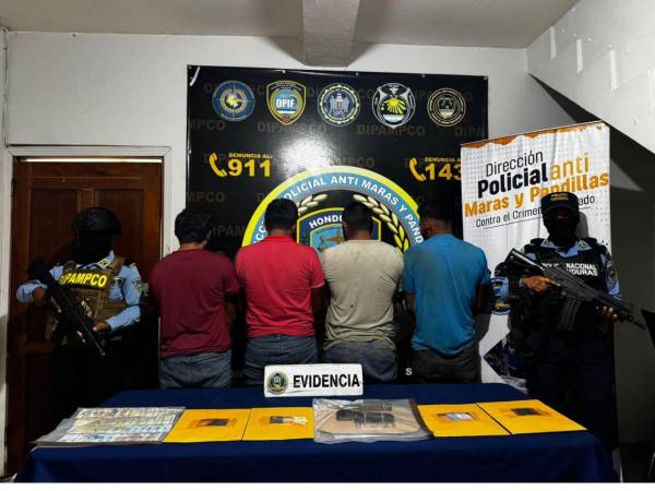 Los cuatro capturados en la estación policial en la ciudad de Ocotepeque.