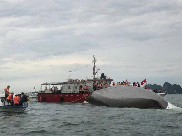 Al menos 29 personas han muerto y varias continúan desaparecidas después de que un barco turístico en el que viajaban 53 personas volcase en la bahía de Ha Long, uno de los destinos más populares de Vietnam.