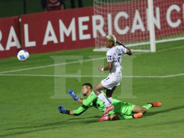 Imágenes del desarrollo del partido.