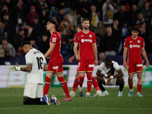 Así celebró el centrocampista hondureño del Levante Kervin Arriaga al finalizar el encuentro.