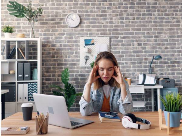 Dos de cada tres profesionales admiten tener serias dificultades para encontrar el tiempo y la energía necesarios para realizar sus tareas habituales debido a la sobrecarga digital en el trabajo.