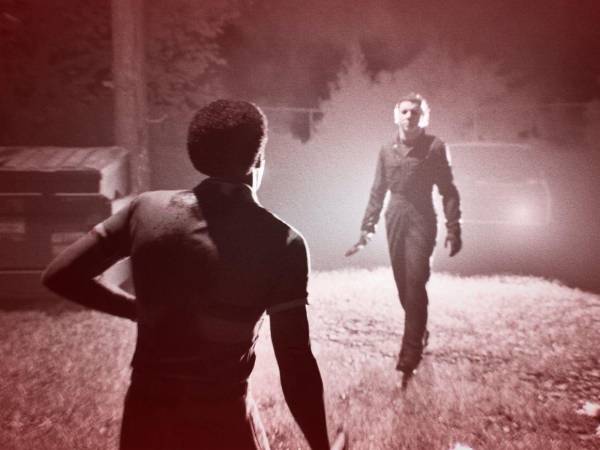 Su apartado sonoro cuenta con la banda sonora original compuesta e interpretada por su propio director, John Carpenter.