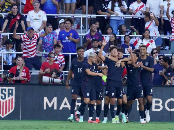 El argentino Mauricio Pochettino aprovechó este amistoso para hacer debutar a hasta once jugadores.