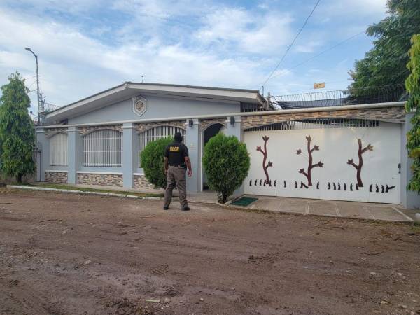 Se conoció que esta familia trabajó para el exalcalde de Yoro, Arnaldo Urbina, comenzando así en el tráfico de drogas.