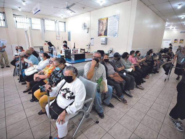 Los afiliados al Seguro Social constantemente mostraron su enojo por la falta de citas debido a la ausencia de algunos especialistas.