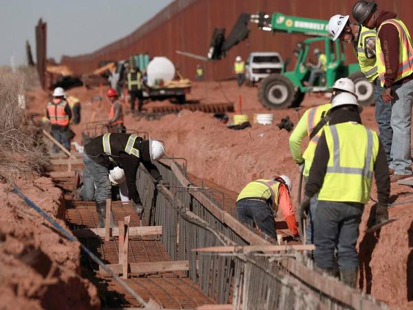 Los 100 kilómetros abarca una zona desértica remota que durante décadas ha facilitado el trasiego de drogas, la muerte de migrantes y las actividades de los cárteles.