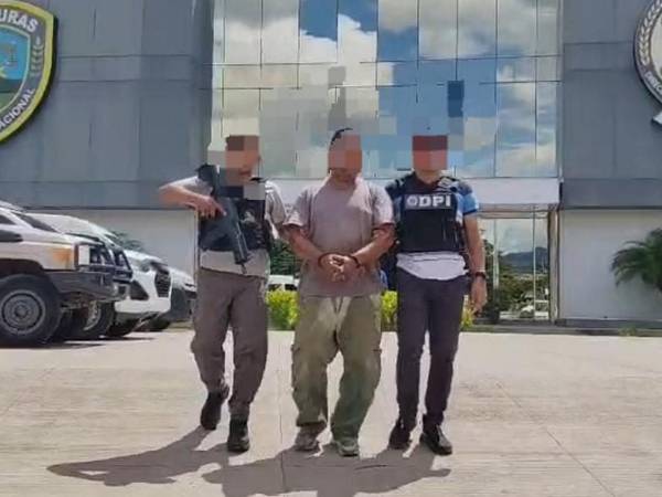 El subcomisario Darwin Hernández, jefe de la SIAT, informó que las pruebas iniciales descartaron la presencia de alcohol en el conductor.