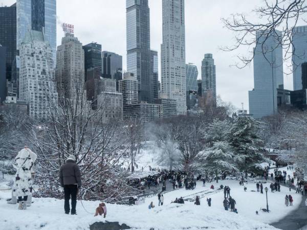 En el estado de Nueva York, la tormenta de hielo ha provocado cortes de electricidad a miles de hogares.