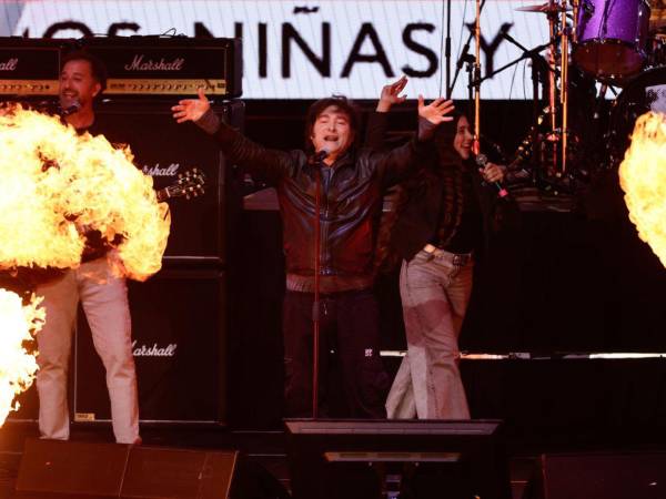 Dominado por la euforia, el presidente argentino, Javier Milei, ofreció este lunes un concierto de rock en Buenos Aires, junto a sus allegados y una gran cantidad de público joven, mientras su Gobierno y su partido enfrentan un complejo escenario político y económico en la antesala de los comicios legislativos del próximo 26 de octubre.