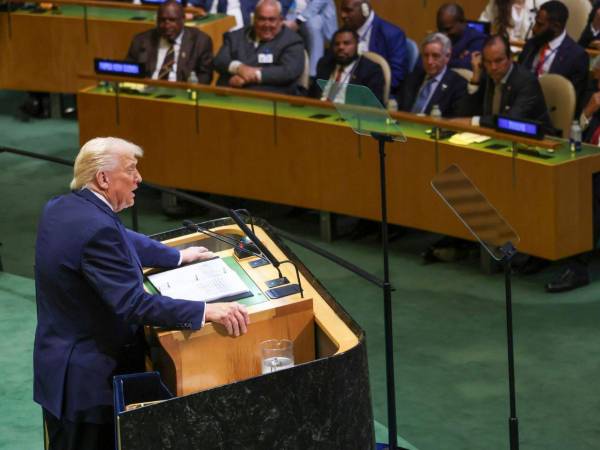 Está destruyendo tu país, y tienes que hacer algo al respecto en el escenario mundial. Estados Unidos vuelve a ser respetado, como nunca antes lo había sido, añadió sobre la inmigración.