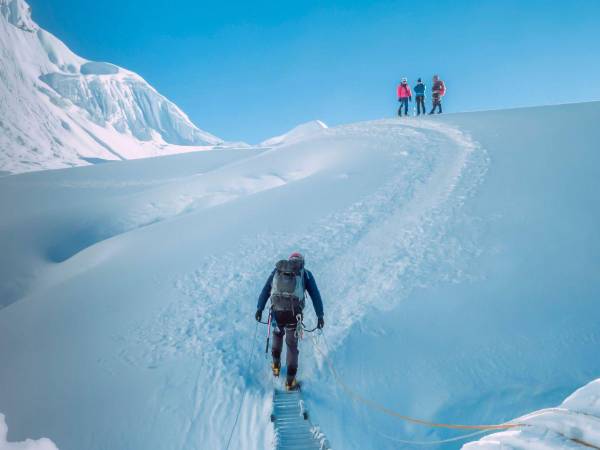 El deshielo del glaciar suizo Trift permitió localizar los restos de dos alpinistas desaparecidos en 1992.