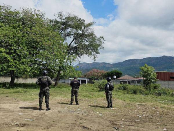 Entre los bienes decomisados a Carlos Fernando Urbina Soto y su núcleo familiar hay negocios. (2) El MP y la Policía Militar también aseguraron varias propiedades.
