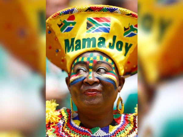 Color, charros, máscaras y más: estas son las imágenes curiosas que dejó el primer día del mundial.
