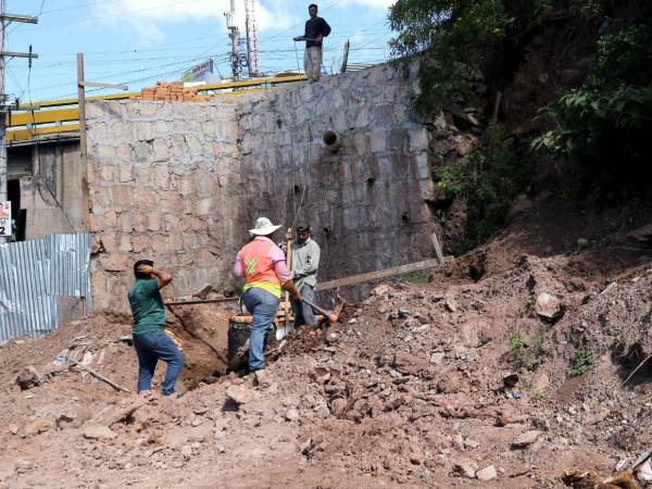 Tras casi un año en reconstrucción, el puente El Dólar se acerca a su finalización; la Alcaldía asegura que la obra garantizará seguridad a conductores.