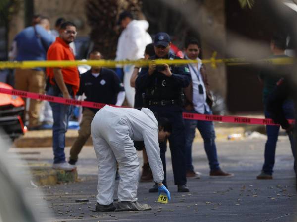 La emboscada, perpetrada por un grupo fuertemente armado, ha abierto varias líneas de investigación y reavivó el debate sobre la violencia ligada a estructuras criminales. Aquí los detalles del brutal tiroteo contra un empresario en Guadalajara, México.