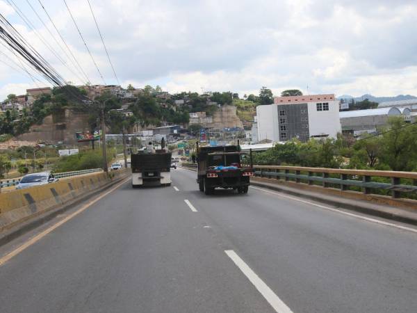 Nuevas alternativas viales proyecta la SIT para descongestionar la salida al sur de Tegucigalpa, entre ellas la ampliación del puente sobre el río San José, con una inversión de 63.5 millones de lempiras.