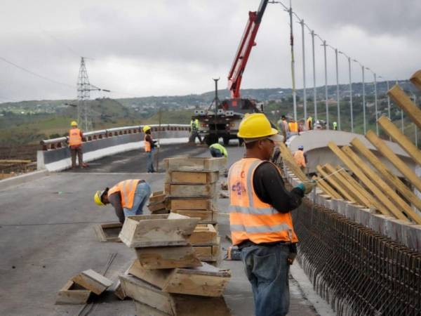 Para reducir el tráfico, la comuna capitalina habilitará este viernes 21 el carril izquierdo del paso elevado Papa Francisco en doble sentido.